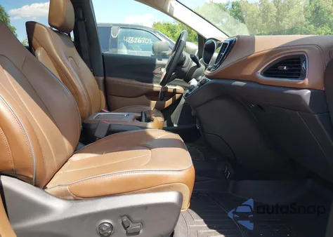 2017 Chrysler Pacifica Limited z USA, uszkodzony, nr VIN 2C4RC1GG9HR786079